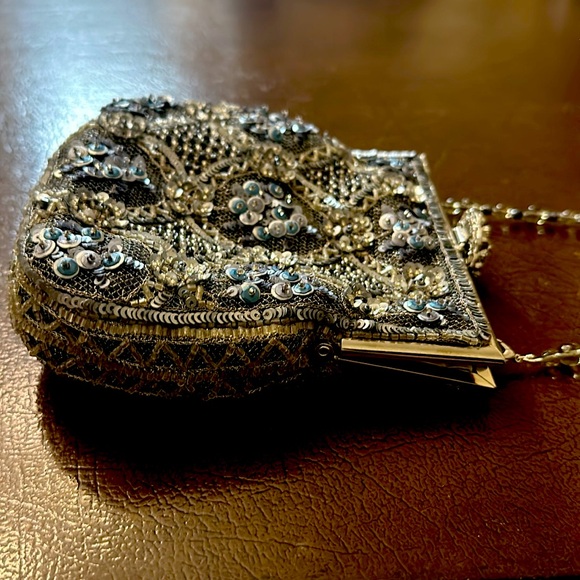Ladies sequined and mesh evening bag by Larisa Barrera. - Picture 4 of 6